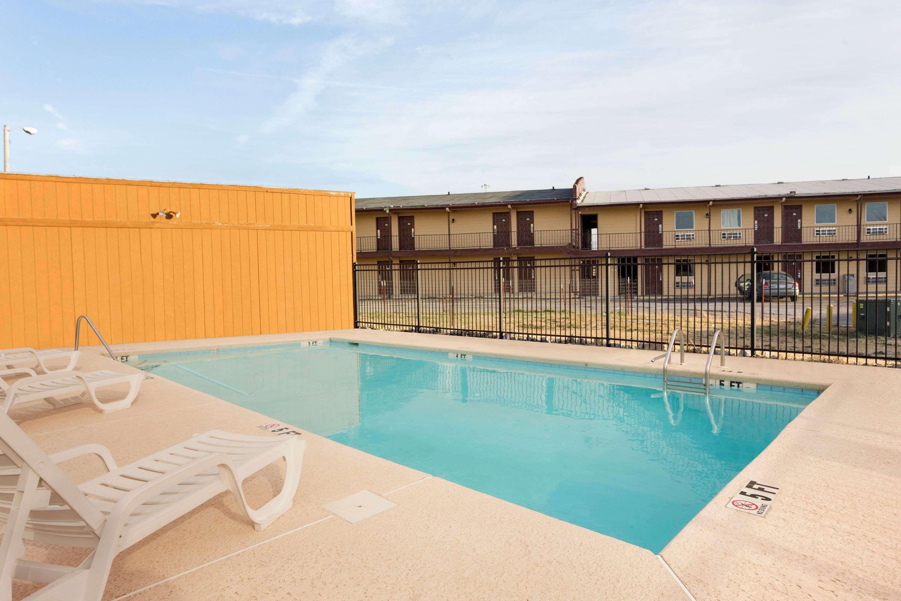 Hotel Super 8 By Wyndham Joplin Extérieur photo